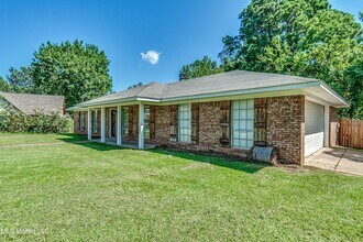 348 Durham Ct in Brandon, MS - Building Photo - Building Photo