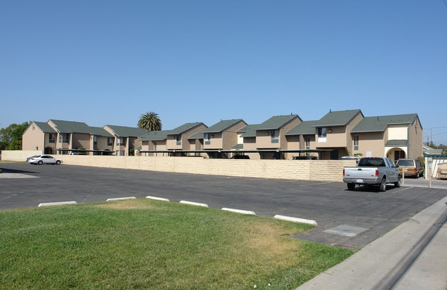 215 Hill St in Oxnard, CA - Building Photo - Building Photo