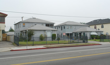 5752 Vineland Ave in North Hollywood, CA - Building Photo - Building Photo