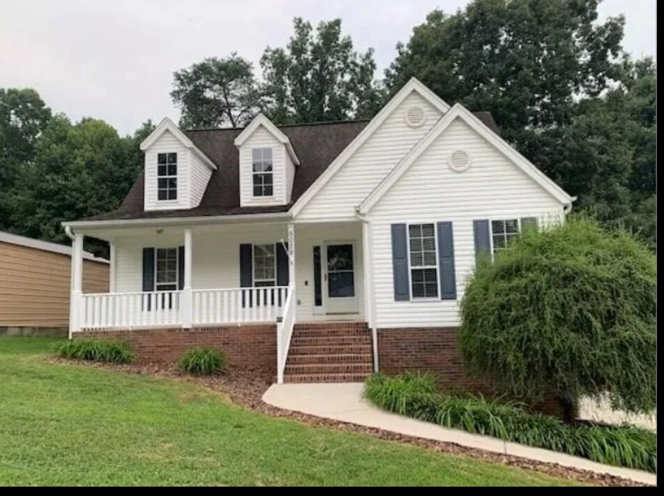 5028 Dellwood Dr in Rossville, GA - Building Photo