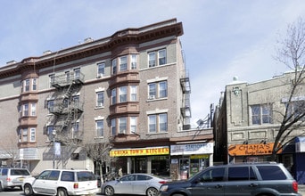 6000 Bergenline Ave in West New York, NJ - Building Photo - Building Photo