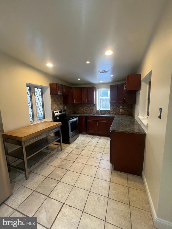 914 N 4th St in Philadelphia, PA - Building Photo - Building Photo