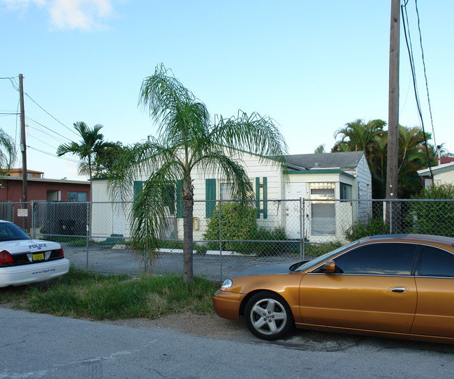 825 NE 17th Ter in Fort Lauderdale, FL - Building Photo - Building Photo