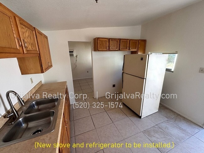 2442 S Edmondson Ave in Tucson, AZ - Building Photo - Building Photo