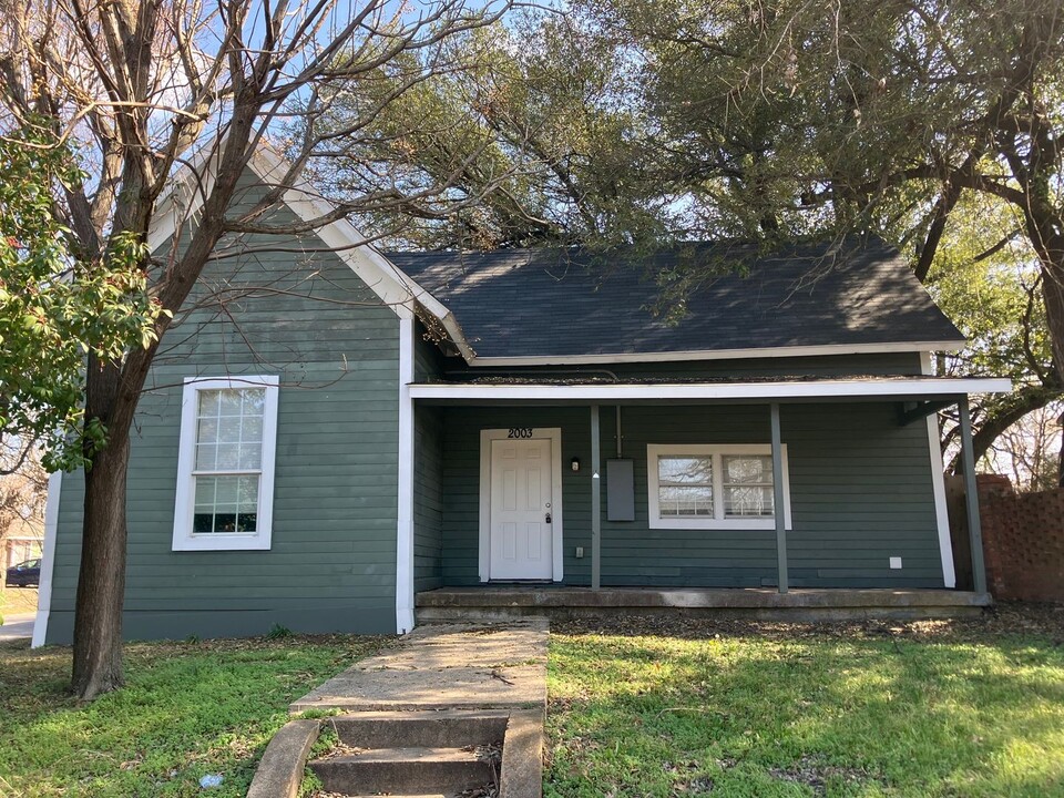 2003 Johnson St in Greenville, TX - Building Photo