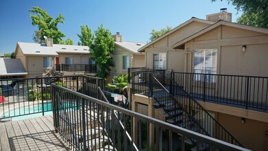 Garfield Court Apartments in Sacramento, CA - Foto de edificio - Building Photo