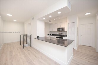 2406 Centergate Dr in Miramar, FL - Building Photo - Building Photo
