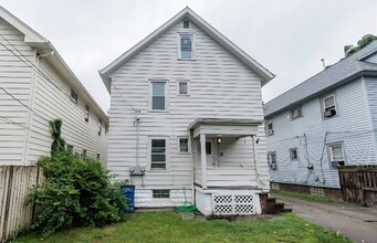 10310 Adelaide Ave in Cleveland, OH - Foto de edificio - Building Photo