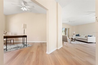 5105 Gato Del Sol Cir in Zephyrhills, FL - Foto de edificio - Building Photo