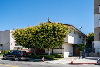 1440 S Barrington Ave in Los Angeles, CA - Building Photo - Building Photo