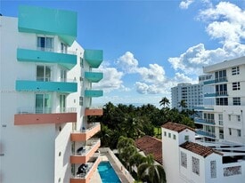 225 Collins Ave in Miami Beach, FL - Building Photo