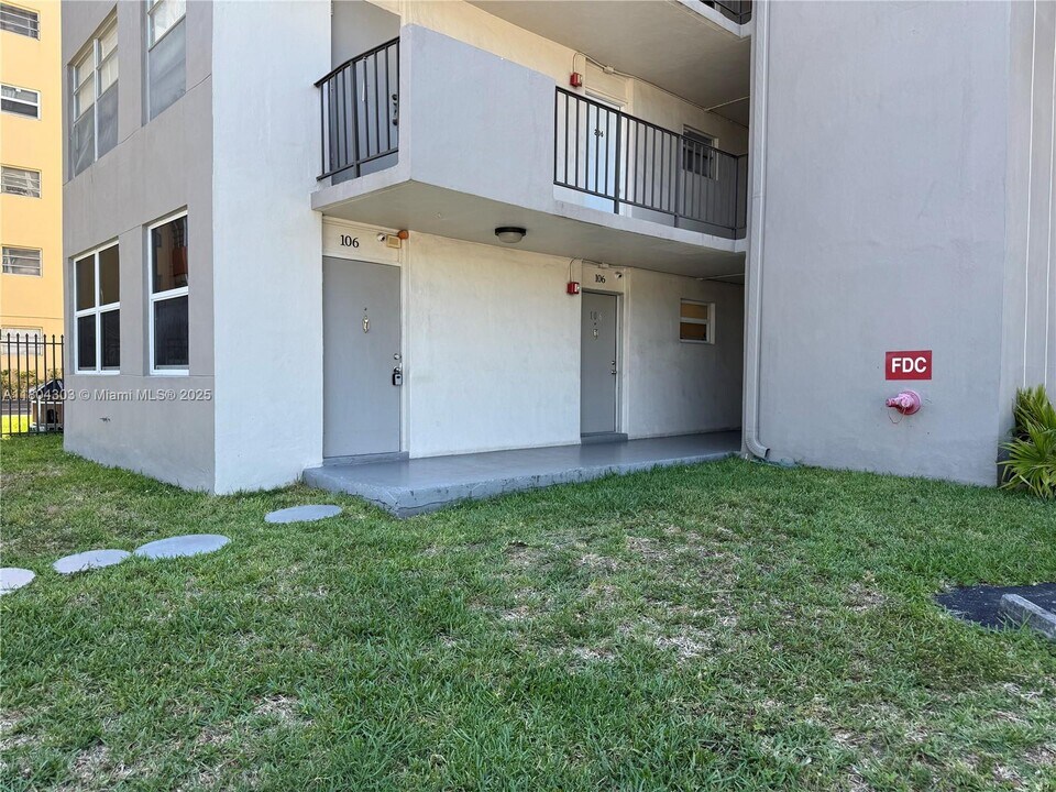 16450 Miami Dr in North Miami Beach, FL - Building Photo