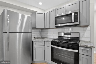 2604 Frankford Ave in Philadelphia, PA - Building Photo - Building Photo