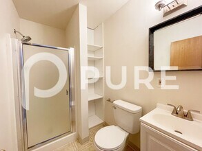 5816 SW Huddleson St in Portland, OR - Foto de edificio - Building Photo