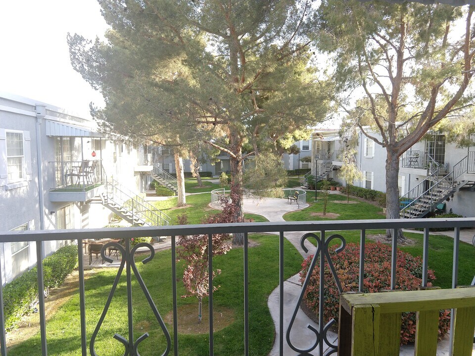 3823 S Maryland Pky, Unit C9 in Las Vegas, NV - Building Photo