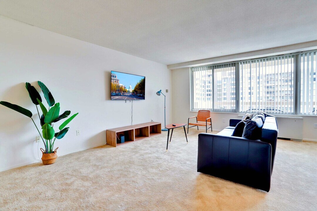 1600 S Eads St, Unit FL8-ID1022417P in Arlington, VA - Building Photo