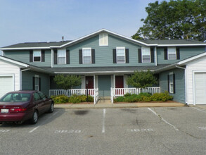 Burton East Apartments in Grand Rapids, MI - Foto de edificio - Building Photo