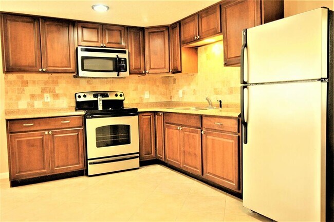 422 W Burleson St in Wharton, TX - Building Photo - Building Photo