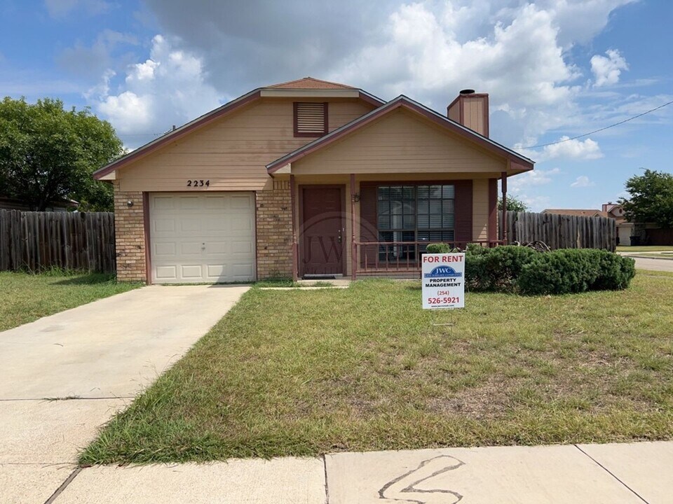2234 Hilltop Loop in Killeen, TX - Building Photo