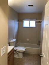 563 E Guthrie Ave in Madison Heights, MI - Building Photo - Building Photo