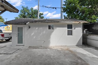 129 SW 9th Ave, Unit 3 in Miami, FL - Foto de edificio - Building Photo