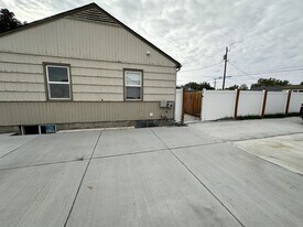 1317 Farrell Ln in Richland, WA - Building Photo