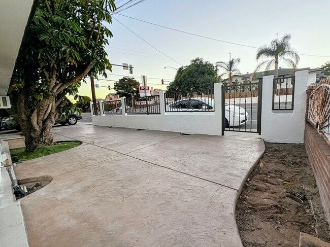 2405 Skyline Dr in Lemon Grove, CA - Building Photo - Building Photo
