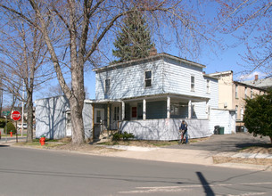 23-25 Race St in Bristol, CT - Foto de edificio - Building Photo