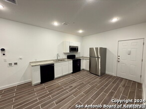 648 Monticello Ct in San Antonio, TX - Building Photo - Building Photo