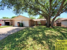 33 Terrace Dr in San Angelo, TX - Building Photo