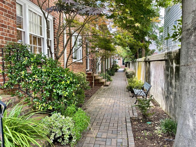 12 George St in Charleston, SC - Building Photo - Building Photo