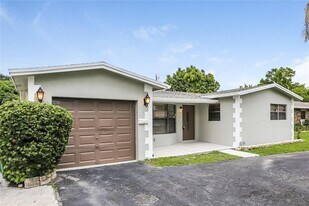 5011 NW 17th St in Lauderhill, FL - Building Photo