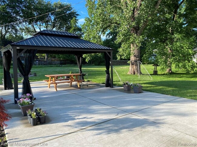 174 Lange Ave in Troy, MI - Building Photo - Building Photo