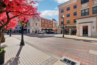 The Wren & The Windsor in Carmel, IN - Foto de edificio - Building Photo