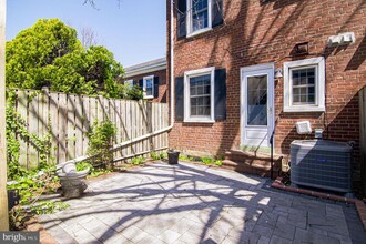 4237 32nd Rd S in Arlington, VA - Foto de edificio - Building Photo