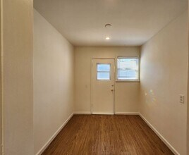 12219 Ocean Park Blvd, Unit 12219 in Los Angeles, CA - Foto de edificio - Building Photo