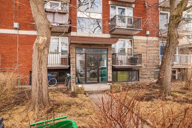 2514 Des Carrières St