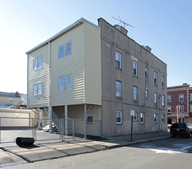 633 3rd Ave in Elizabeth, NJ - Building Photo - Building Photo