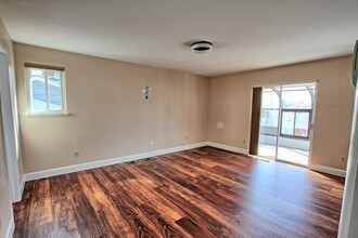 1045 Emerald St in Broomfield, CO - Building Photo - Building Photo