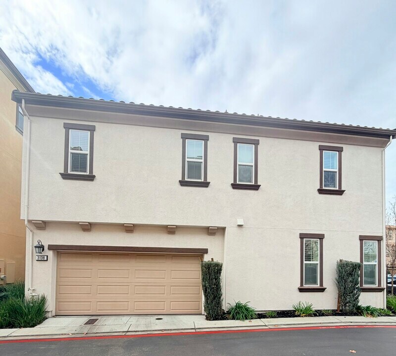 3138 Vittoria Loop in Dublin, CA - Building Photo