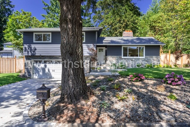 4973 Parkhill St in Lake Oswego, OR - Building Photo - Building Photo