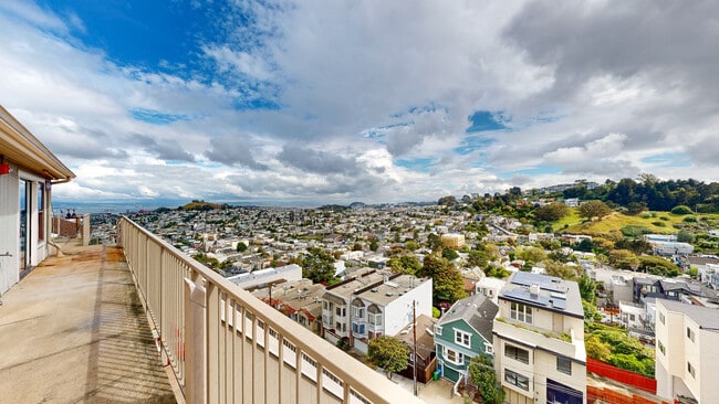 2035 Castro St in San Francisco, CA - Building Photo - Building Photo