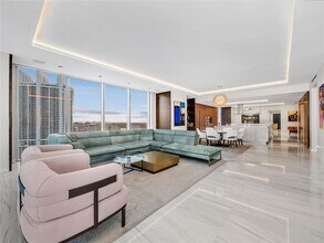 18501 Collins Ave, Unit 2704 in Sunny Isles Beach, FL - Building Photo - Building Photo