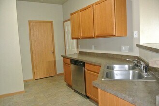 1430 31st Ave SE in Minot, ND - Building Photo - Building Photo