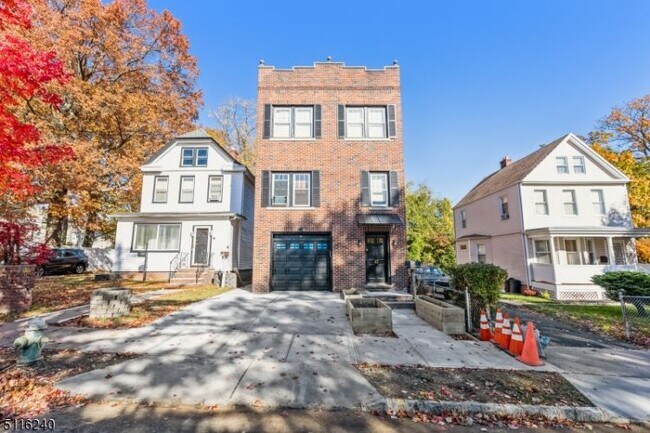 43 Pleasant Way-Unit -2 in Montclair, NJ - Building Photo - Building Photo