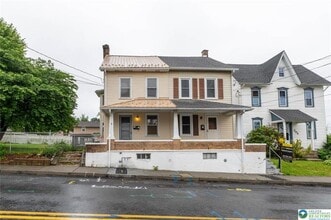 308 S 5th St in Emmaus, PA - Building Photo - Building Photo