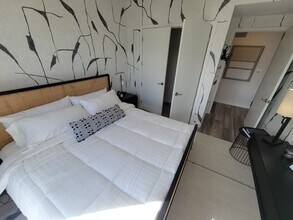 7390 SW 99th St, Unit A11 in Pinecrest, FL - Building Photo - Building Photo