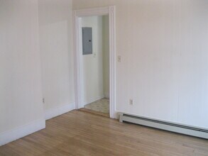 24 Oak St, Unit 24 Oak Street in Dover, NH - Foto de edificio - Building Photo