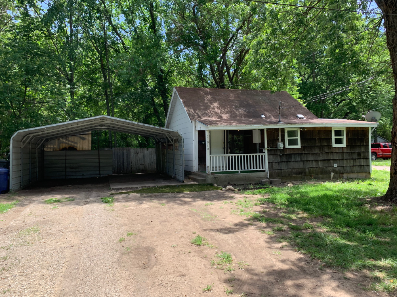1109 SW 24th St in Topeka, KS - Building Photo