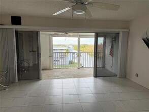 1537 E Hillsboro Blvd in Deerfield Beach, FL - Building Photo - Building Photo